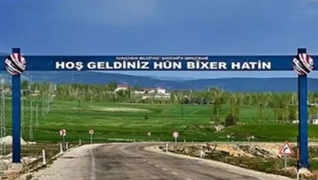 ERZURUM’DA BİR ÖĞRETMEN GRUBUNUN PAYLAŞTIĞI FOTOĞRAFA HAKARETTE BULUNDUĞU GEREKÇESİYLE YARGILANAN