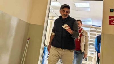 BURSA'NIN İNEGÖL İLÇESİNDE BAHÇESİNDE AHŞAP KESEN ADAM, PARMAĞINI SPİRAL MAKİNESİ