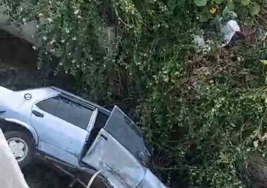 HATAY'IN DÖRTYOL İLÇESİNDE SU KANALINA DÜŞEN TOFAŞ MARKA OTOMOBİLİN SÜRÜCÜSÜ