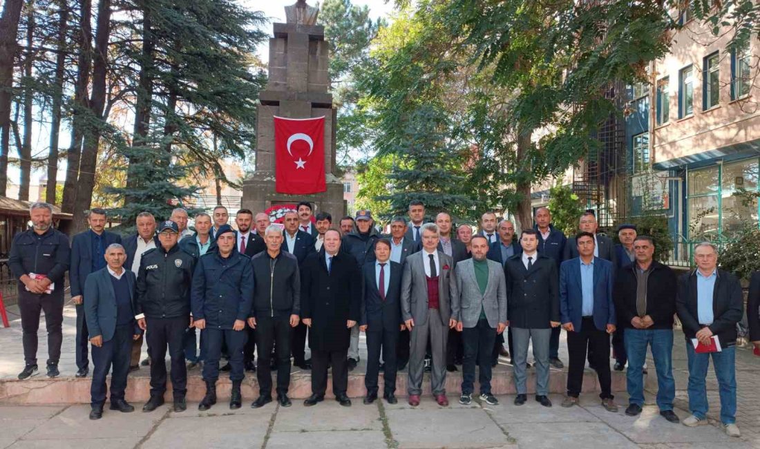 AFYONKARAHİSAR'IN ŞUHUT İLÇESİNDE 19 EKİM MUHTARLAR GÜNÜ DOLAYISIYLA TÖREN YAPILDI.