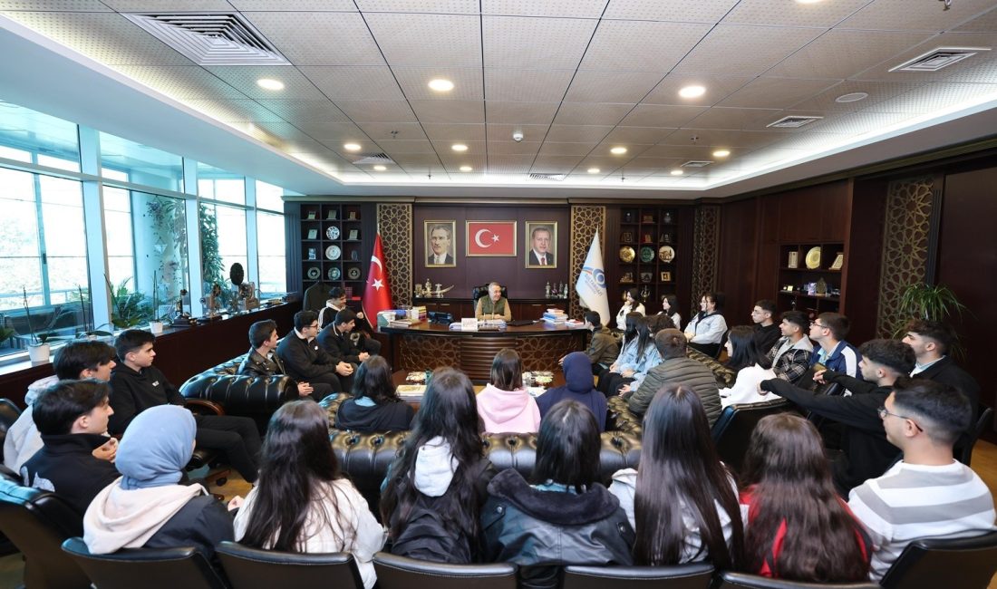 SULTANGAZİ BELEDİYE BAŞKANI ABDURRAHMAN DURSUN, NURİ PAKDİL ANADOLU LİSESİ ÖĞRENCİLERİNİ