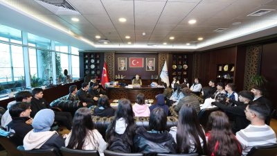 SULTANGAZİ BELEDİYE BAŞKANI ABDURRAHMAN DURSUN, NURİ PAKDİL ANADOLU LİSESİ ÖĞRENCİLERİNİ