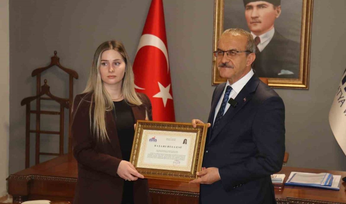 ŞURA ÖĞRETMENE BAŞARI ÖDÜLÜ