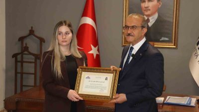 ŞURA ÖĞRETMENE BAŞARI ÖDÜLÜ