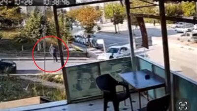 SÜRÜCÜ FENALAŞTI BAYIR AŞAĞI KAÇAN ARAÇ, ÖNCE YAYAYA SONRA OTOMOBİLE