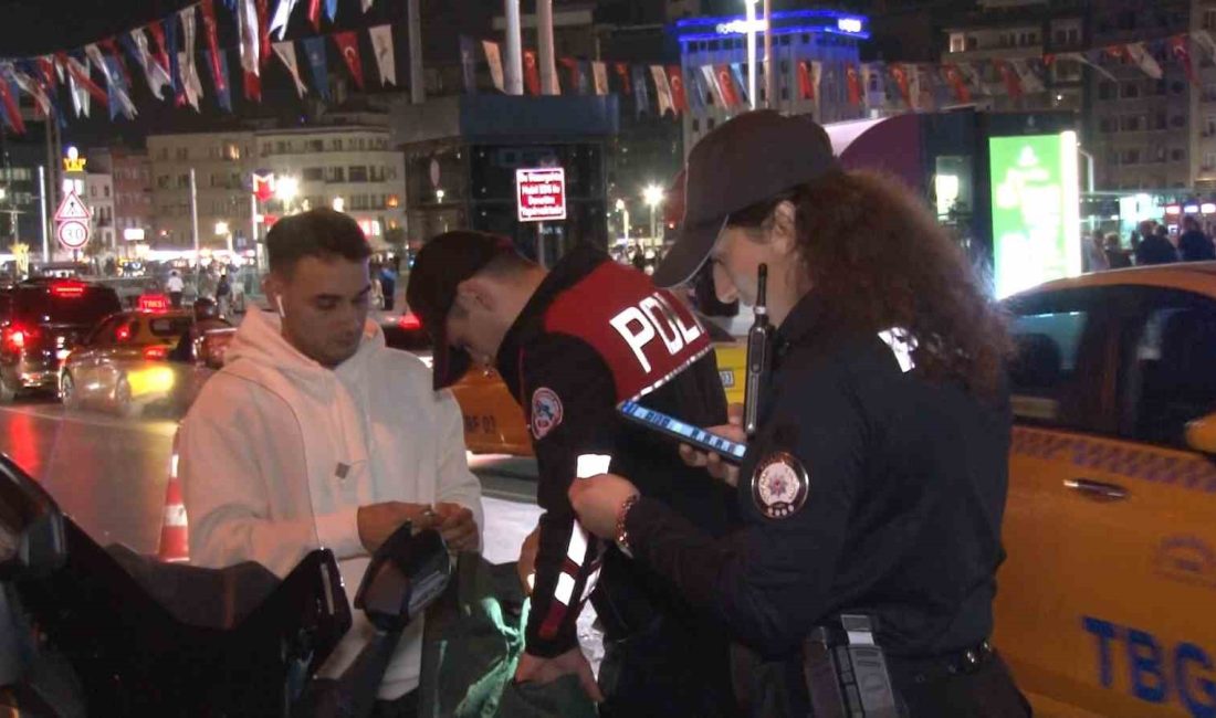 İSTANBUL TAKSİM’DE POLİS EKİPLERİ TARAFINDAN HELİKOPTER DESTEKLİ ‘HUZUR UYGULAMASI’ GERÇEKLEŞTİRİLDİ.