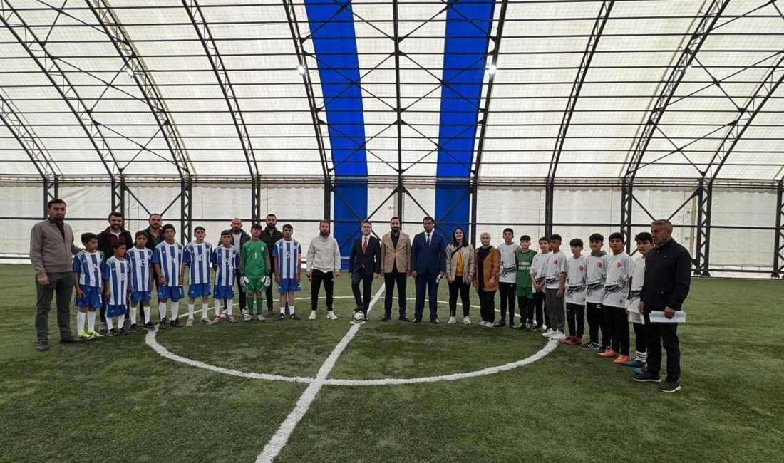 AĞRI’NIN TAŞLIÇAY İLÇESİNDE 29 EKİM CUMHURİYET BAYRAMI KUTLAMALARI KAPSAMINDA FUTBOL