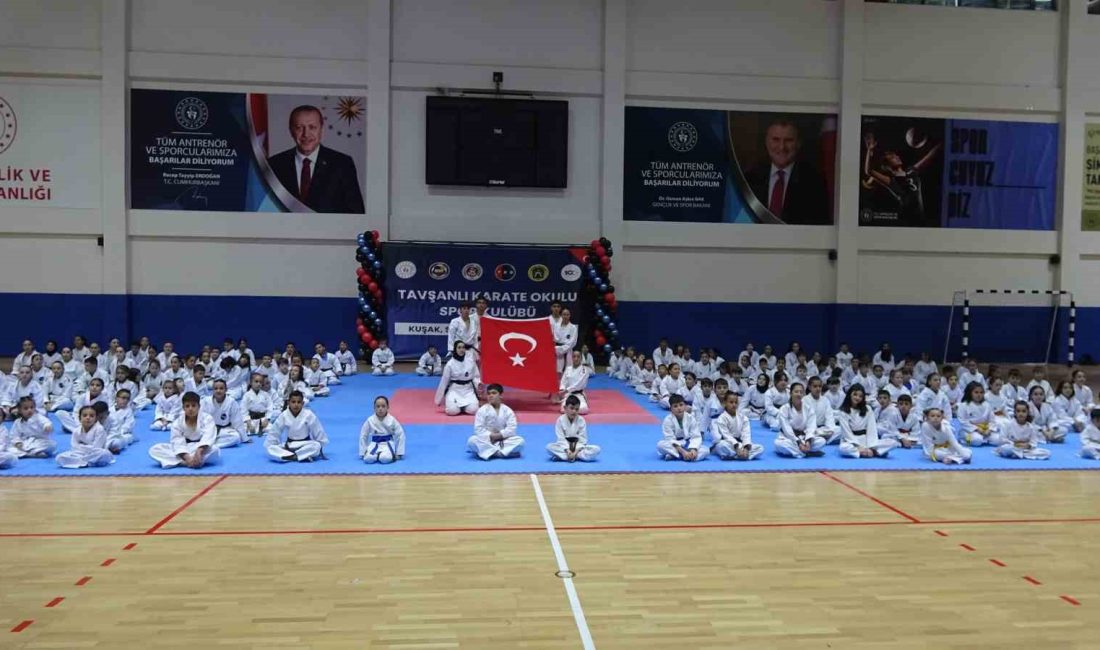 KÜTAHYA'NIN TAVŞANLI İLÇESİNDE DÜZENLENEN KARATE KURSUNDAKİ SPORCULARA KUŞAK SERTİFİKA VE