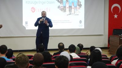 TAVŞANLI'DA "PEYGAMBERİMİZ VE KARAKTER İNŞASI“ KONULU KONFERANS VERİLDİ
