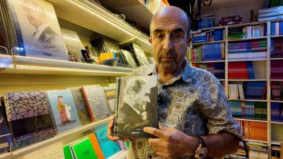 AYDIN’IN EFELER İLÇESİNDE 38 YILDIR KİTAPEVİ İŞLETEN SAFİ EMİR, KENDİSİNE