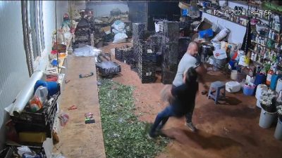 ANTALYA’DA ÇİÇEKÇİLİK İLE UĞRAŞAN İKİ KİŞİNİN SOSYAL MEDYADA AYNI FOTOĞRAFI