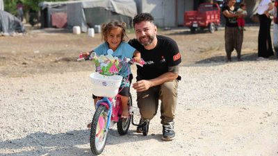 ADANA’DA MADDİ İMKANSIZLIKLAR NEDENİYLE BİSİKLET ALAMAYAN 6 YAŞINDAKİ TEKGÜL’ÜN HAYALİ