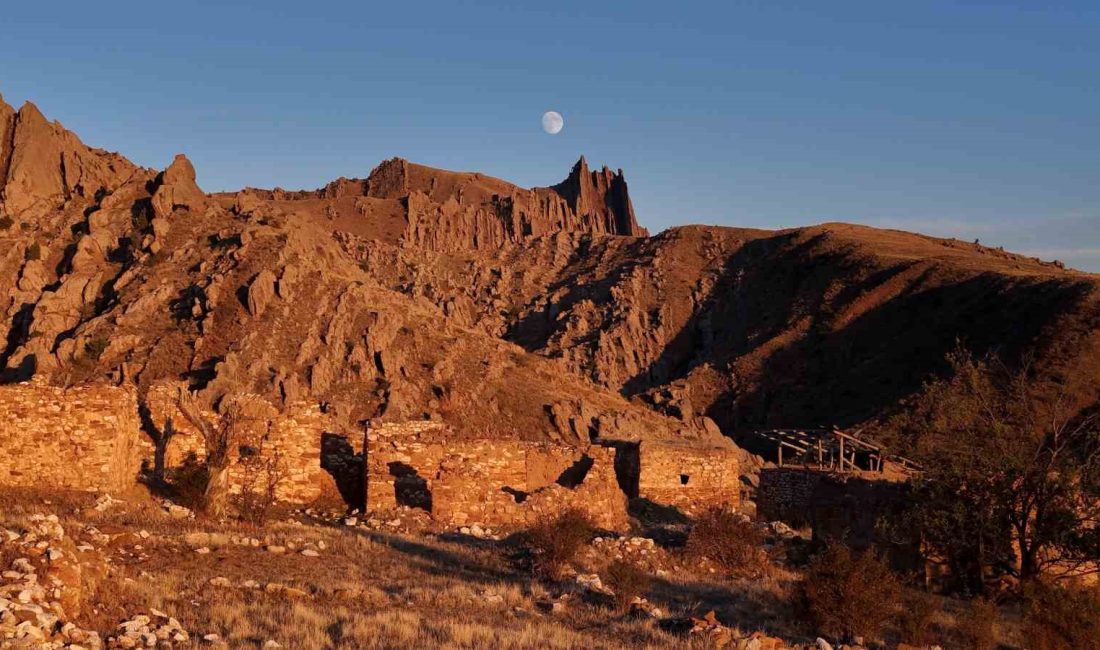 SİVAS’IN MERKEZE BAĞLI EMİRHAN KÖYÜ, 400 YILLIK TARİHİNİN YANI SIRA