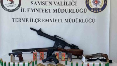 SAMSUN'UN TERME İLÇESİNDE POLİS TARAFINDAN DÜZENLENEN HUZUR OPERASYONUNDA SİLAH ELE