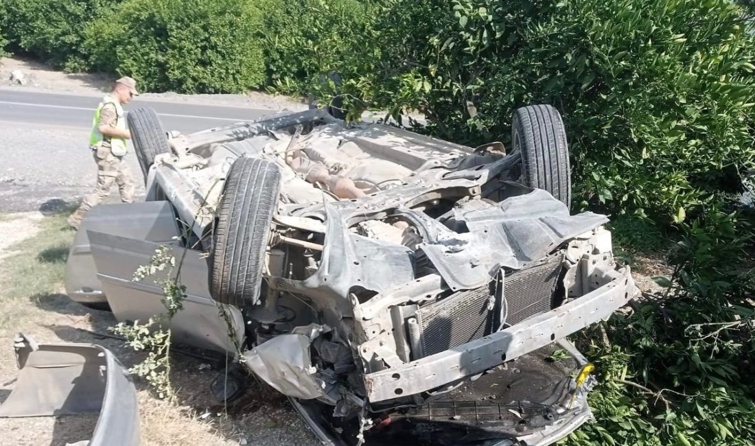 HATAY’DA TAKLA ATARAK NARENCİYE BAHÇESİNE UÇAN OTOMOBİLİN SÜRÜCÜSÜ YARALANDI.