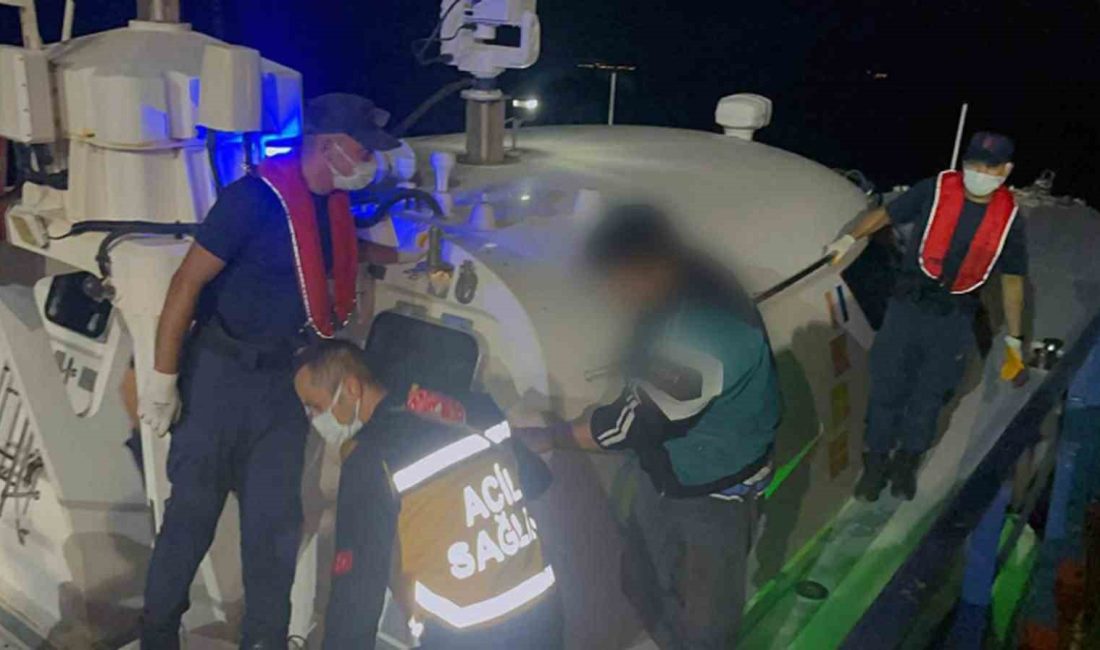 MUĞLA’NIN DATÇA İLÇESİ AÇIKLARINDA SEYREDEN TİCARİ GEMİDE RAHATSIZLANAN VATANDAŞ SAHİL