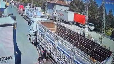 KONYA'DA 1 KİŞİNİN GERİ MANEVRA YAPAN TIR İLE SOKAKTAN GEÇEN