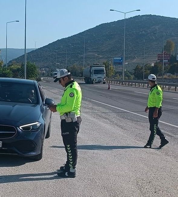 BOZÜYÜK BÖLGE TRAFİK DENETLEME EKİPLERİ TARAFINDAN BOZÜYÜK-ESKİŞEHİR VE BURSA DEVLET