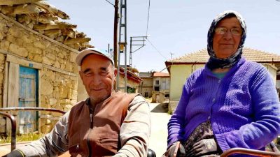 MUT İLÇESİNDE TRAKTÖR DEVRİLDİ KAZADA 1 KİŞİ HAYATINI KAYBEDERKEN, 1