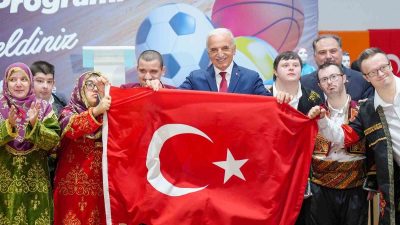 ÜMRANİYE BELEDİYESİ, GENÇLERİN SPORA OLAN İLGİSİNİ ARTIRMAK VE OKULLARDAKİ SPOR