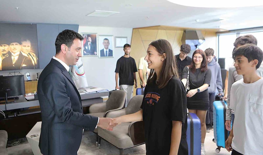 BAYRAKLI BELEDİYESİ SOSYAL ETKİNLİK MERKEZİ'NDE EĞİTİM ALARAK ÜNİVERSİTE VE LİSEYE