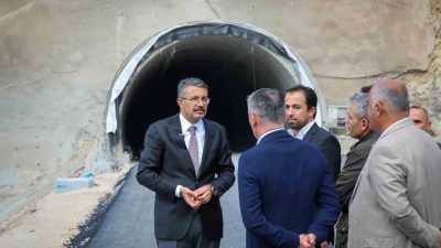 HAKKARİ VALİSİ ALİ ÇELİK, YÜKSEKOVA İLÇESİNDE YAPIMI SÜREN YÜKSEKOVA-YENİ KÖPRÜ