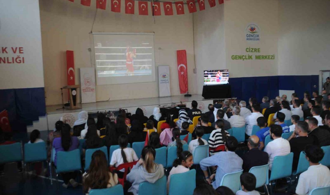 ŞIRNAK VALİSİ CEVDET ATAY, MİLLİ BOKSÖR NURSELEN YALGETTEKİN'İN U22 AVRUPA