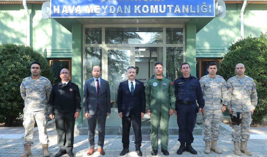 ESKİŞEHİR VALİSİ HÜSEYİN AKSOY, SİVRİHİSAR HAVA MEYDAN KOMUTANLIĞI’NI ZİYARET ETTİ.