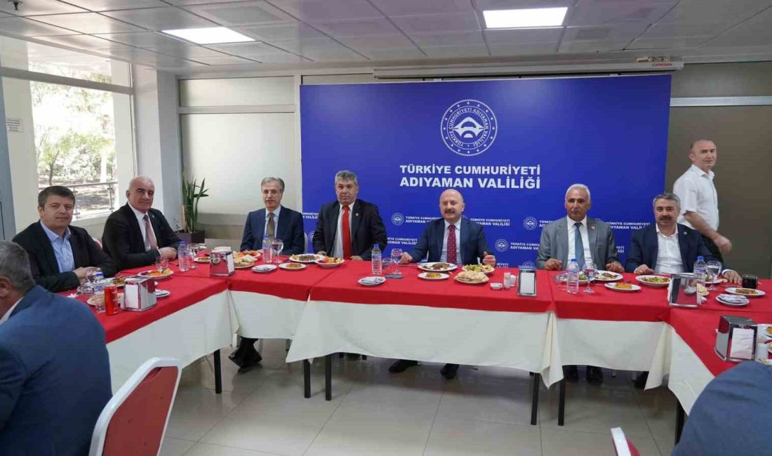 19 EKİM MUHTARLAR GÜNÜNDE MUHTARLARLA BİR ARAYA GELEN ADIYAMAN VALİSİ