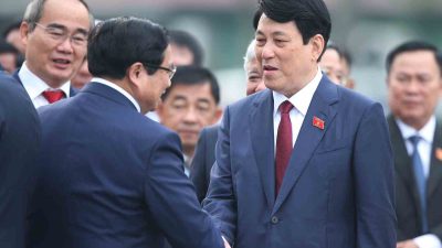 VİETNAM PARLAMENTOSUNDA YAPILAN 440 MİLLETVEKİLİNİN “EVET” OYU VERDİĞİ GENERAL LUONG