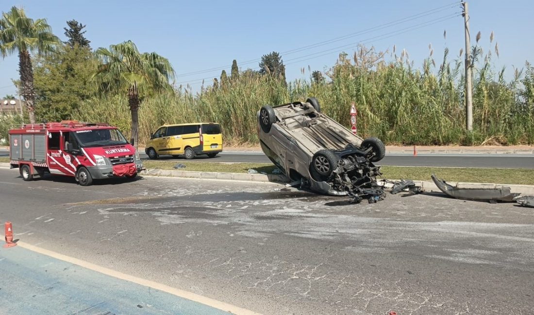 ANTALYA’DA AŞIRI HIZ VE DİKKATSİZLİK SONUCUNDA VİRAJI ALAMAYARAK PALMİYEYE ÇARPARAK