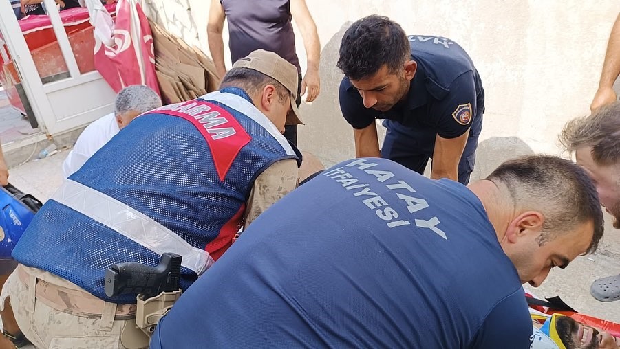 HATAY'DA YAMAÇ PARAŞÜTÜ YAPTIĞI ESNADA YERE ÇAKILAN ŞAHIS YARALANDI.