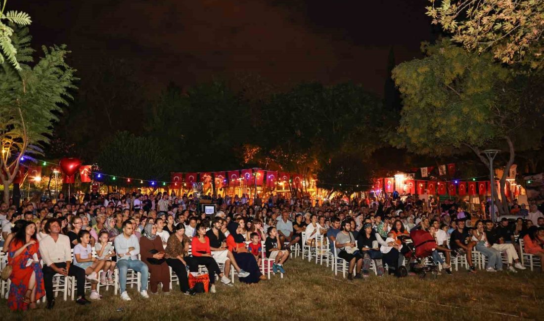 ANTALYA BÜYÜKŞEHİR BELEDİYESİ TARAFINDAN DÜZENLENEN YEŞİLÇAM FESTİVALİ’NDEKİ AÇIK HAVA SİNEMASI