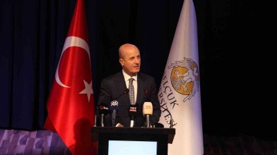 YÖK BAŞKANI EROL ÖZVAR, SELÇUK ÜNİVERSİTESİNİN AKADEMİK YIL AÇILIŞINDA KONUŞTU