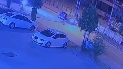 YOLUN KARŞISINA GEÇMEK İSTEYEN YAYAYA OTOMOBİL ÇARPTI: 1 YARALI