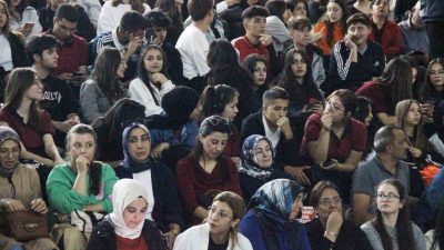 YOZGAT’TA BİN 500 KİŞİYE “EN İYİ NARKOTİK POLİSİ ANNE” KONULU