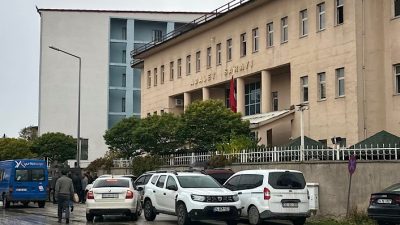 HAKKARİ’NİN YÜKSEKOVA İLÇESİNDE İLÇE NÜFUS MÜDÜRLÜĞÜNDE EVRAKTA SAHTECİLİK YAPILDIĞI GEREKÇESİYLE