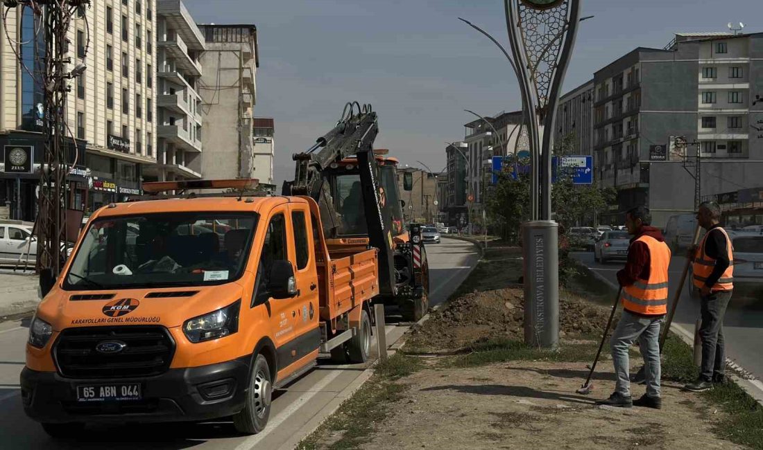 HAKKARİ’NİN YÜKSEKOVA İLÇESİNDE İPEKYOLU CADDESİ’NDE KARAYOLLARI 117. ŞUBE ŞEFLİĞİ EKİPLERİ