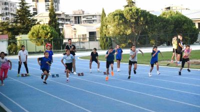 YUNUSEMRE BELEDİYESPOR'UN ATLETLERİ, AMATÖR SPOR HAFTASI ATLETİZM TURNUVASI'NDA 11 MADALYA