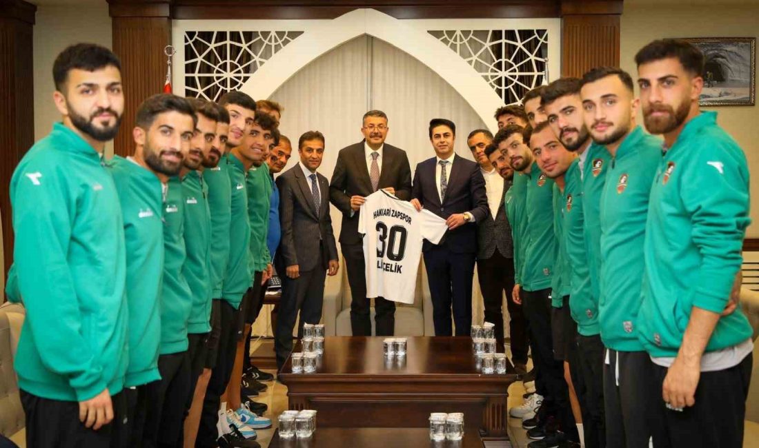 HAKKARİ VALİSİ ALİ ÇELİK, ZAP SPOR KULÜBÜNÜN YÖNETİCİLERİ VE FUTBOLCULARINI