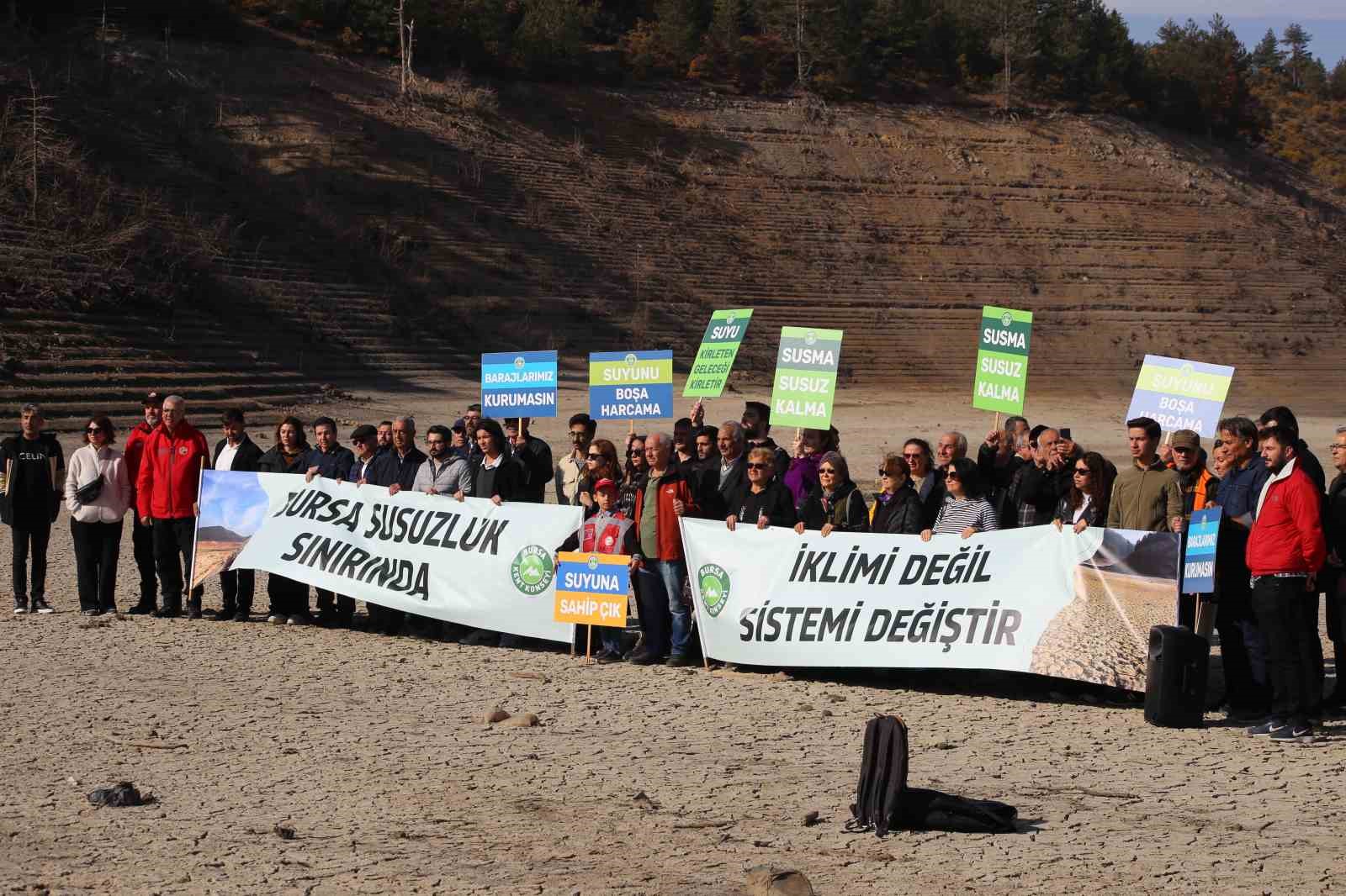 Kuruyan Barajda Basın Açıklaması: Susuzluk Kapıda! 1 20241110aw326329 0