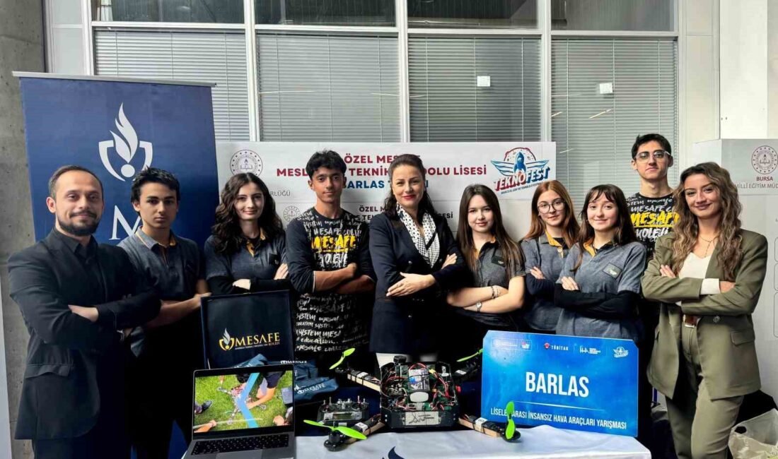 TEKNOFEST 2024 Antalya ve Adana finallerinde sahneye çıkan Bursalı öğrenciler,
