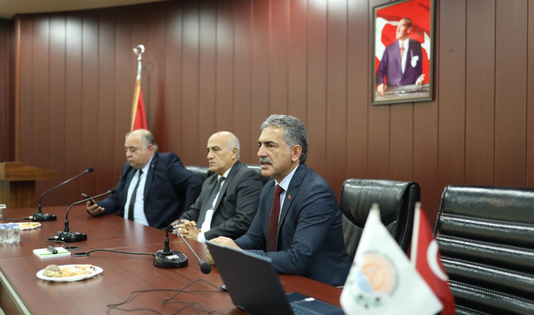 Gemlik protokolü, Gemlik Kaymakamı Osman Aslan Canbaba başkanlığında, Gemlik Ticaret