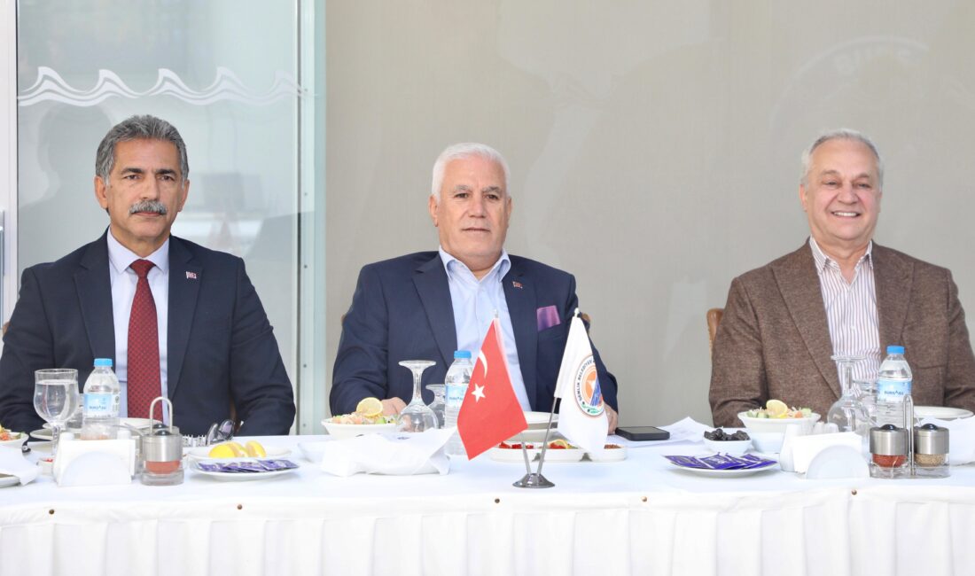 Bursa Büyükşehir Belediye Başkanı Mustafa Bozbey, kenti bütüncül bir yaklaşımla