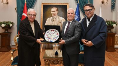 Bursa Büyükşehir Belediye Başkanı Mustafa Bozbey, Bursalı ünlü modacı Yıldırım