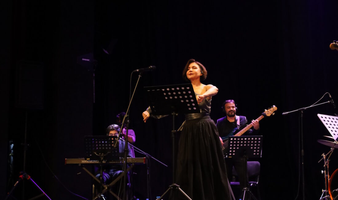 Bursa’da Feryal Öney İle Türkü Dolu Gece Türk müziğinin güçlü kadın yorumcularından Feryal Öney, Bursa Büyükşehir Belediyesi