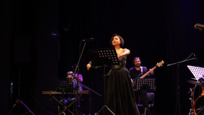 Türk müziğinin güçlü kadın yorumcularından Feryal Öney, Bursa Büyükşehir Belediyesi