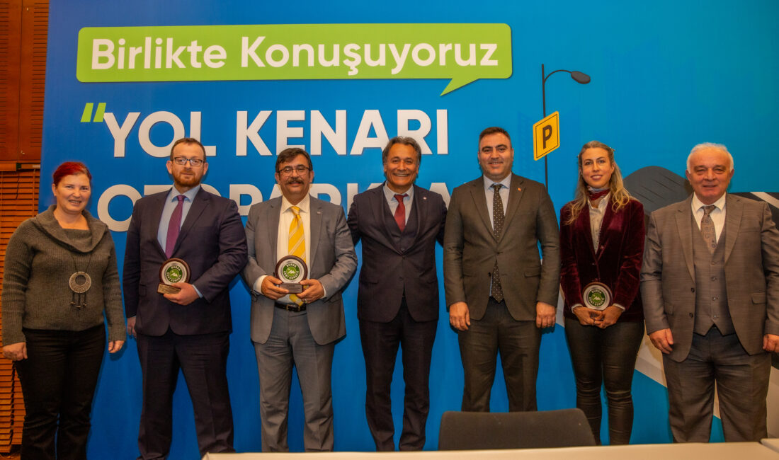 Bursa Kent Konseyi tarafından düzenlenen ‘Yol Kenarı Otoparklar’ konulu panelde,