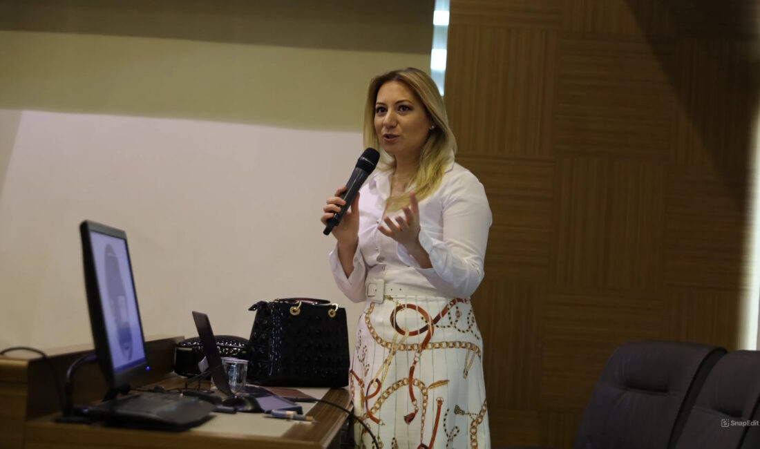 Büyükşehir Personeline ‘Etkili İletişim ve Beden Dili’ Eğitimi Bursa Büyükşehir Belediyesi tarafından periyodik olarak düzenlenen eğitim çalışmaları kapsamında