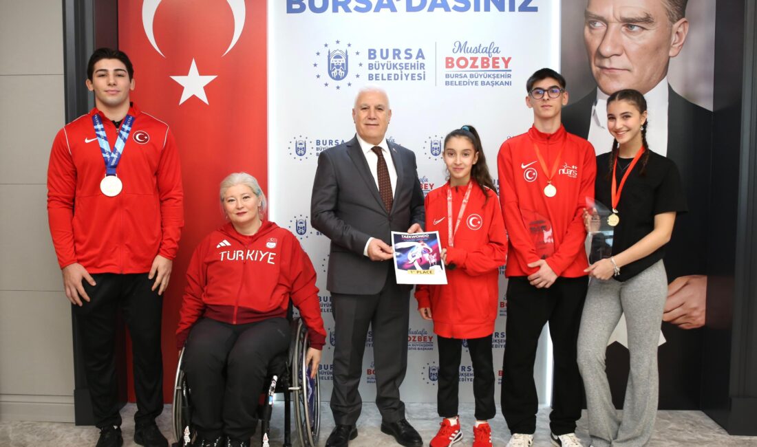 Bursa Büyükşehir Belediye Başkanı Mustafa Bozbey, Bursa Büyükşehir Belediyespor’un milli